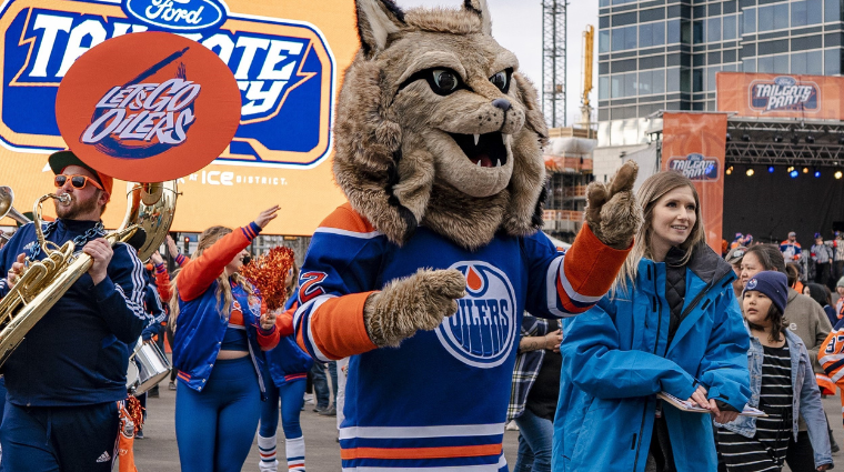 Caitlyn Gray at Oilers parade