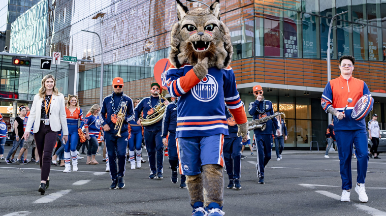 Caitlyn Gray at Oilers parade