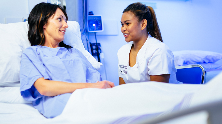 Sask Polytech and U of R SCBScN student tending to a patient. Image credit: Saskatchewan Polytechnic