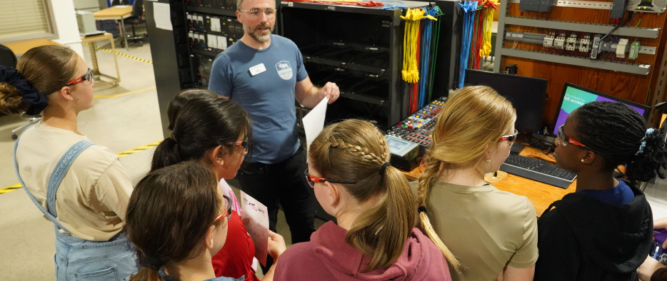 Girls in a shop with an instructor