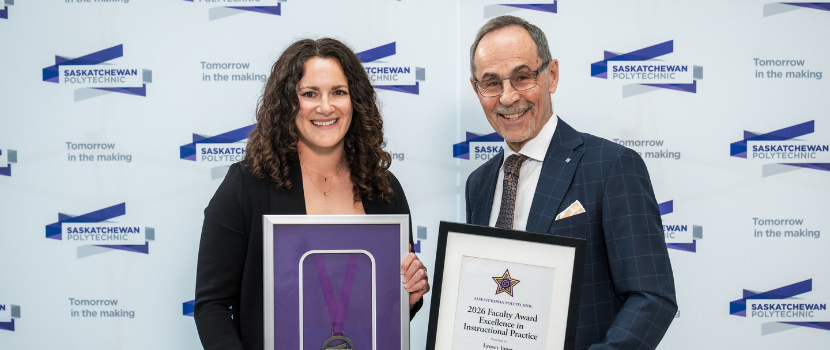 Lynsey Jones receives award